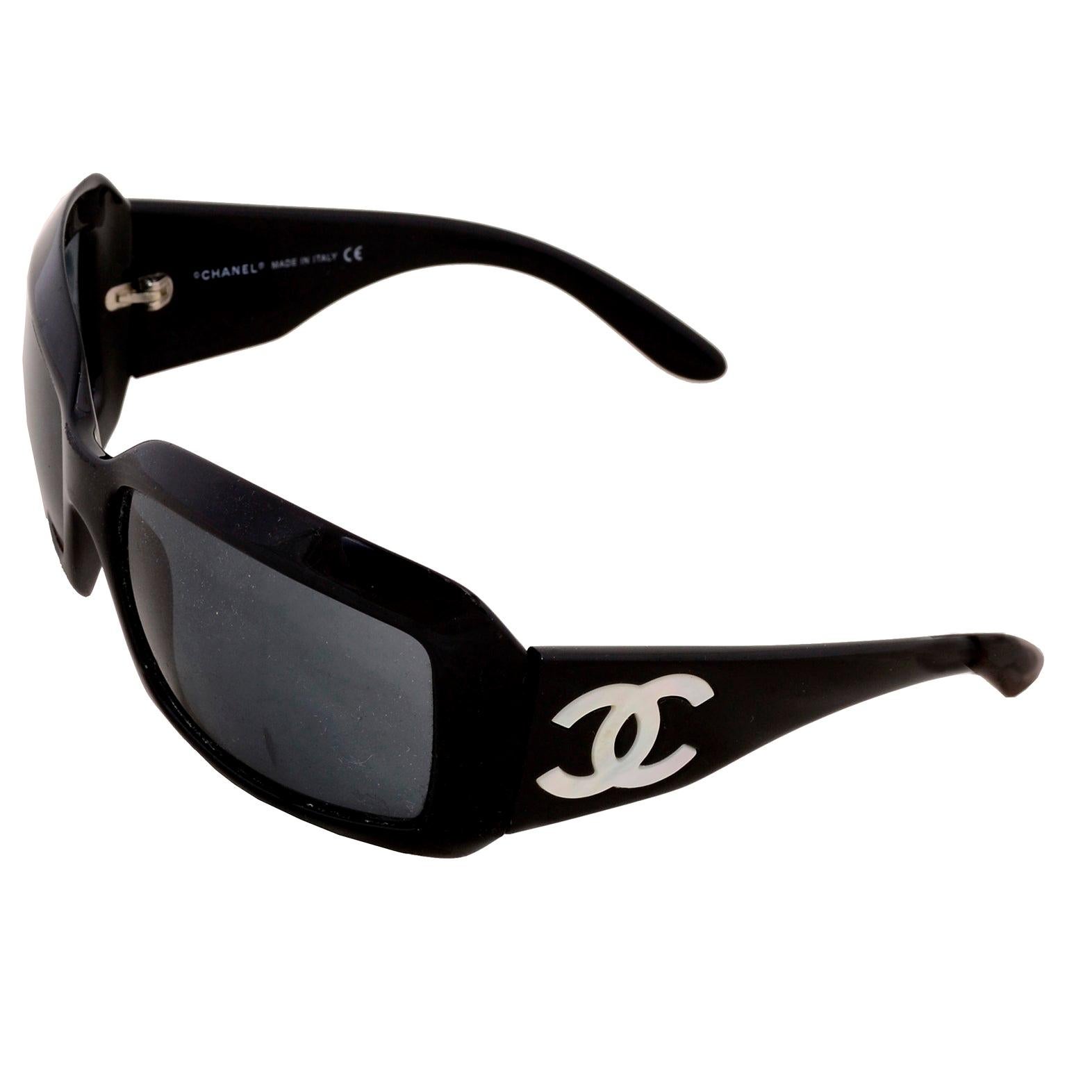 Sunglasses Chanel Black in Plastic  10197475